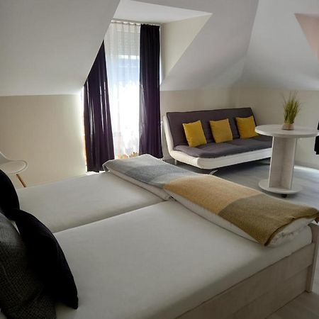 Viola Vendeghaz Bed & Breakfast ปาปา ภายนอก รูปภาพ
