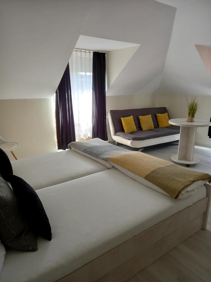 Viola Vendeghaz Bed & Breakfast ปาปา ภายนอก รูปภาพ