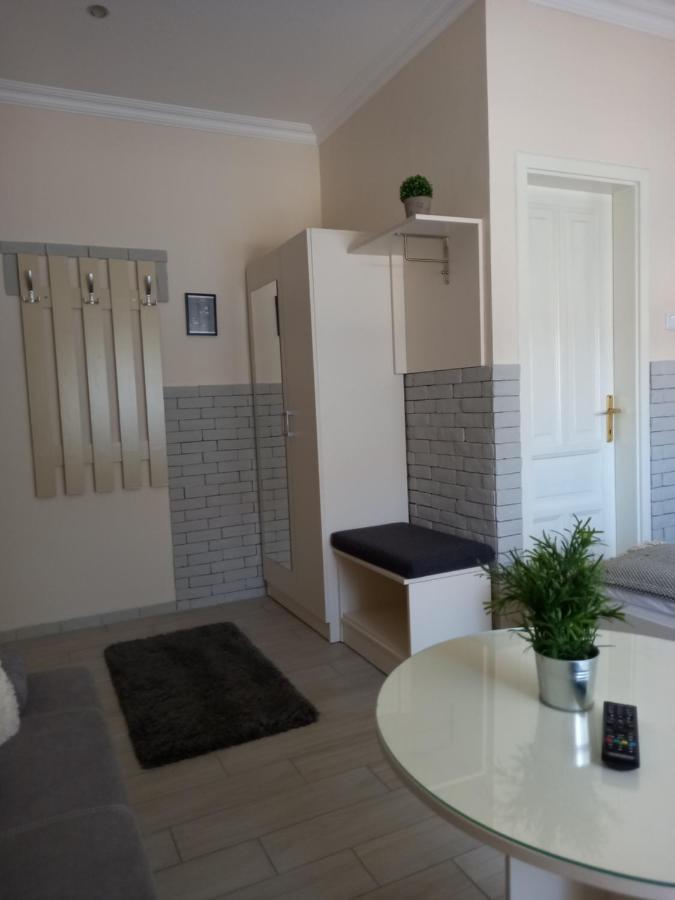 Viola Vendeghaz Bed & Breakfast ปาปา ภายนอก รูปภาพ