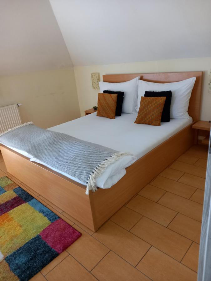 Viola Vendeghaz Bed & Breakfast ปาปา ภายนอก รูปภาพ