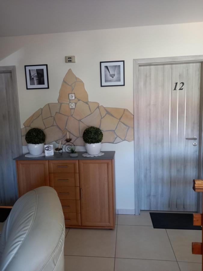 Viola Vendeghaz Bed & Breakfast ปาปา ภายนอก รูปภาพ