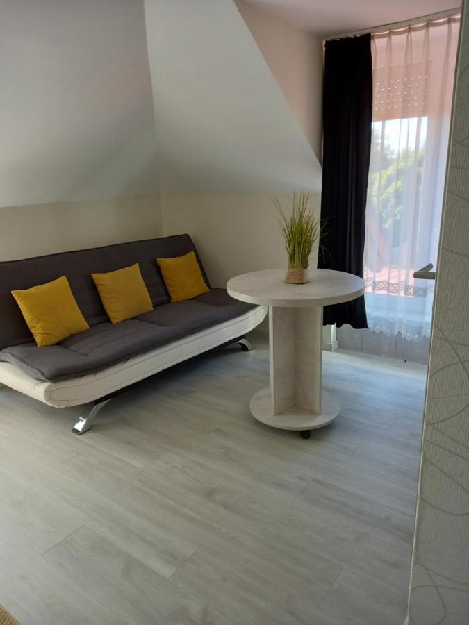 Viola Vendeghaz Bed & Breakfast ปาปา ภายนอก รูปภาพ