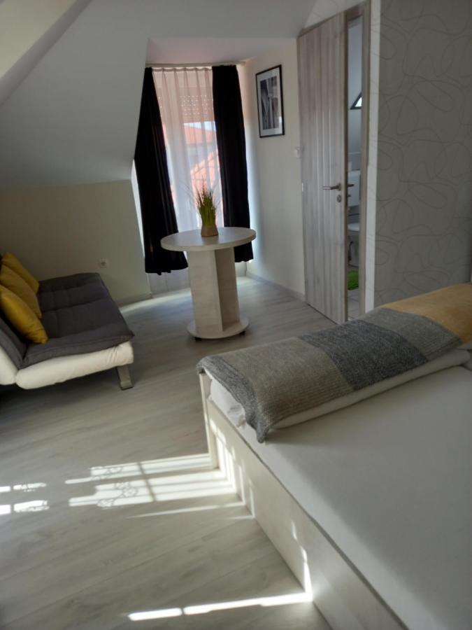 Viola Vendeghaz Bed & Breakfast ปาปา ภายนอก รูปภาพ