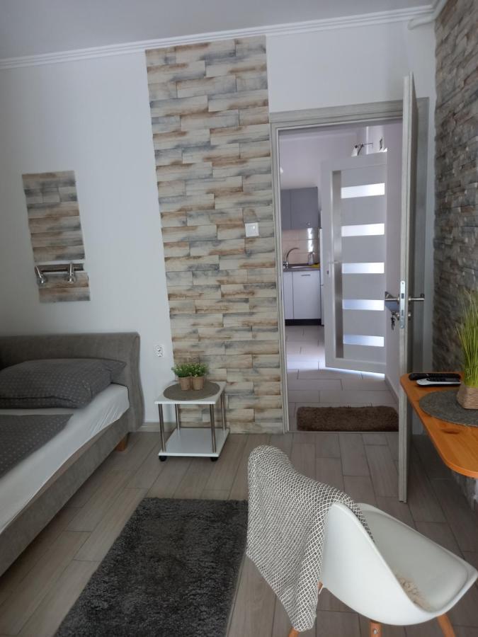 Viola Vendeghaz Bed & Breakfast ปาปา ภายนอก รูปภาพ