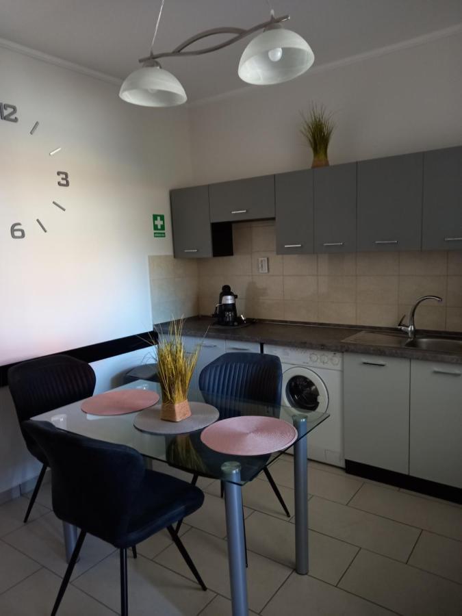 Viola Vendeghaz Bed & Breakfast ปาปา ภายนอก รูปภาพ