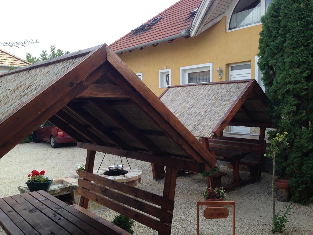 Viola Vendeghaz Bed & Breakfast ปาปา ภายนอก รูปภาพ
